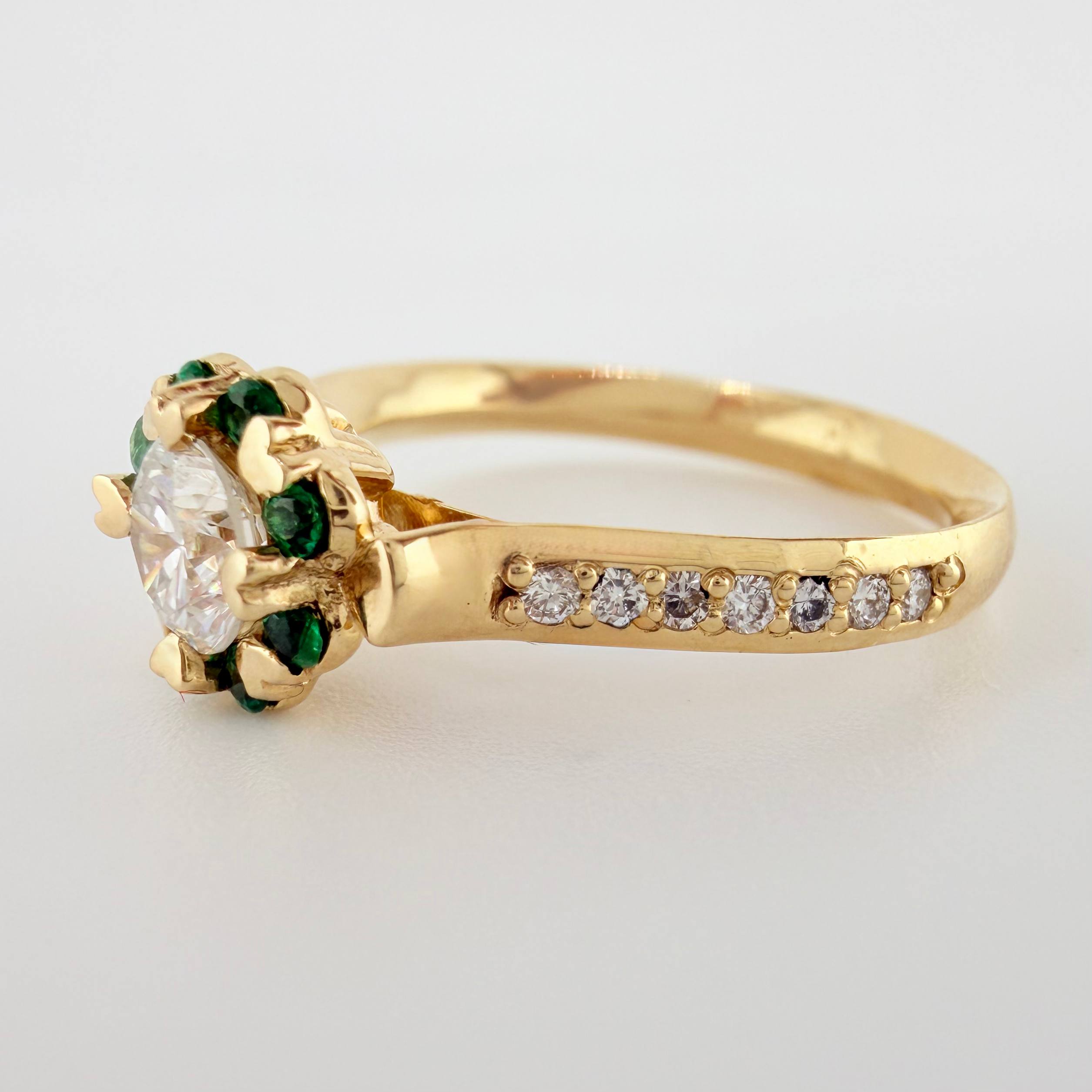 Anillo Flor Corazones Esmeraldas 16pts Diamantes 77pts 4.4gr / T7 3/4 / Oro Amarillo 18K ©
