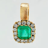 Dije Cuadro Borde Tupido Esmeraldas 35pts Diamantes 14pts 1.2gr / 1.1cm / Oro Amarillo 18K ©