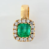 Dije Cuadro Borde Tupido Esmeraldas 35pts Diamantes 14pts 1.2gr / 1.1cm / Oro Amarillo 18K ©