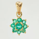 Dije Flor Nevada Esmeraldas 28pts 0.9gr / 1.3cm / Oro Amarillo 18K ©