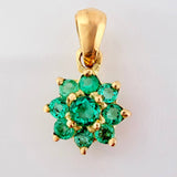 Dije Flor Nevada Esmeraldas 28pts 0.9gr / 1.3cm / Oro Amarillo 18K ©