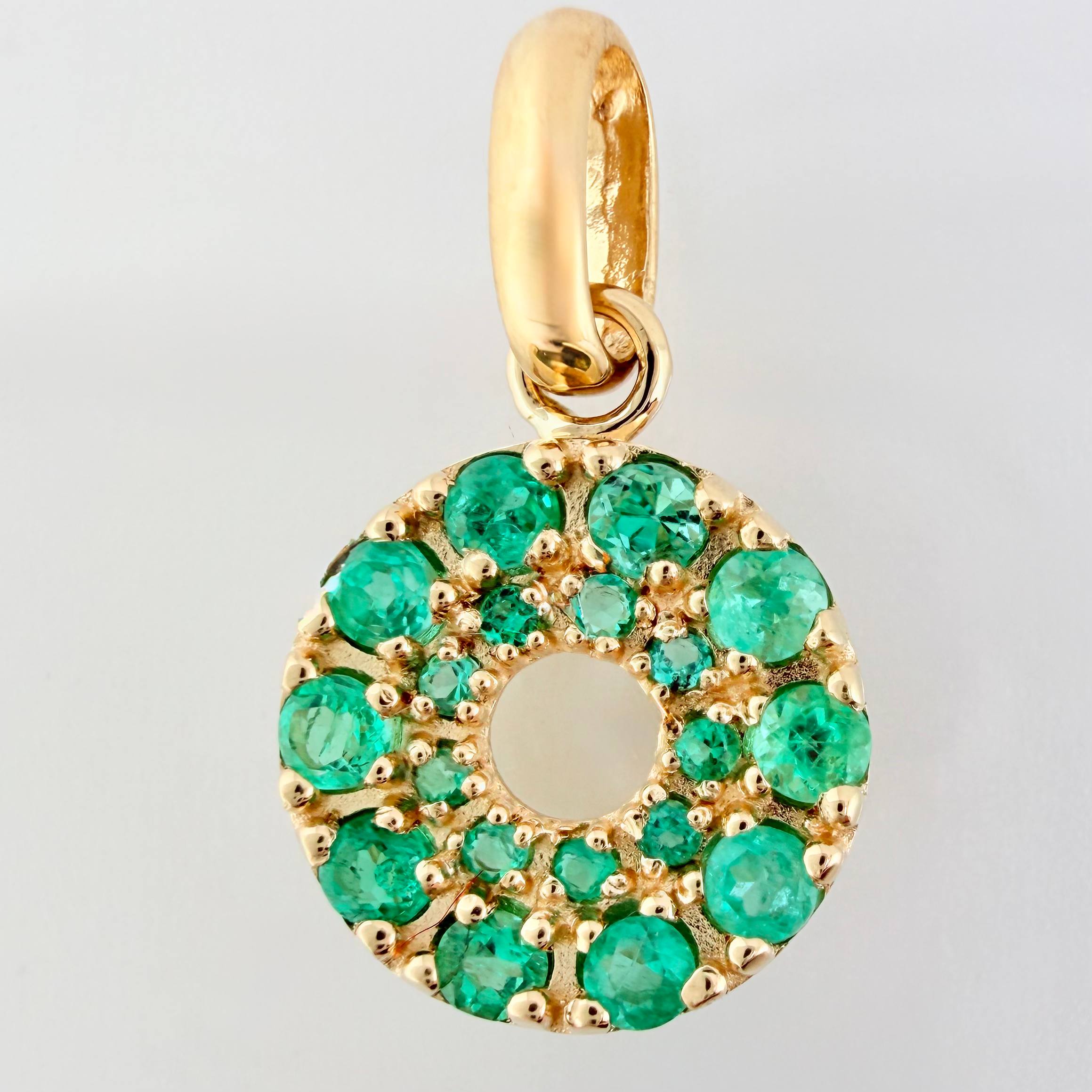 Dije Aro Tupido Esmeraldas 45pts 1.45gr / 1.9cm / Oro Amarillo 18K ©