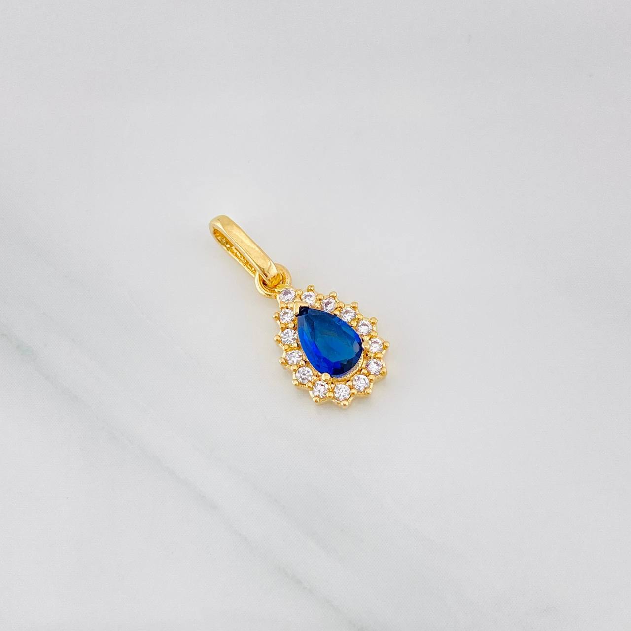 Dije Gota 1.15g / 2cm Dos Oros Amarillo Blanco 18K