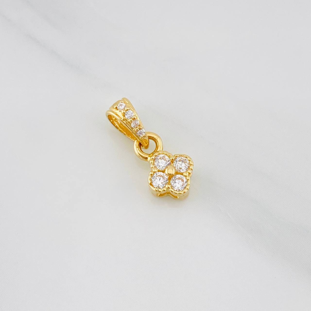 Dije Flor Bordes Texturizados 0.75g / 1cm Dos Oros Amarillo Blanco 18K