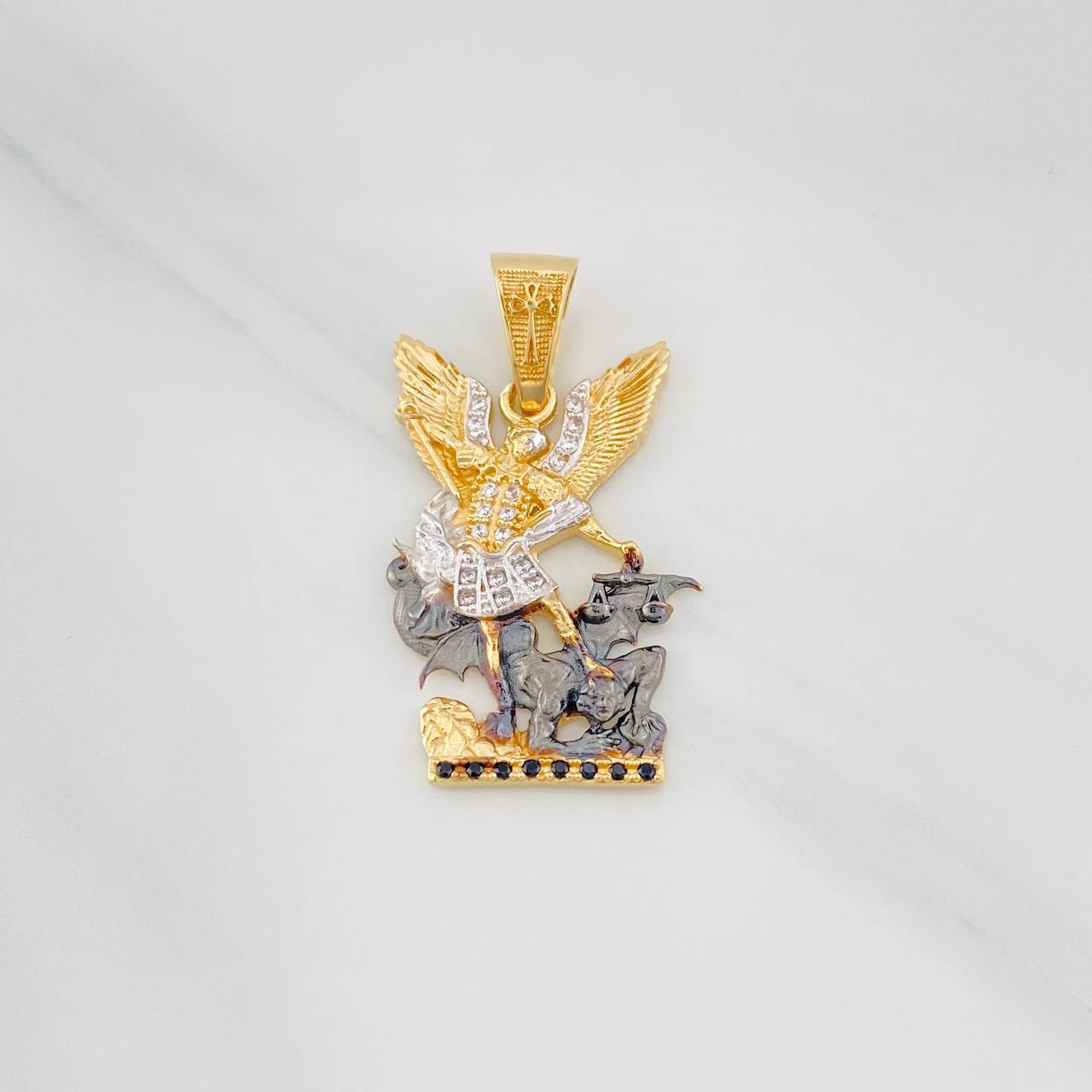 Dije San Miguel Arcangel 3.8g / 3cm Tres Oros 18K