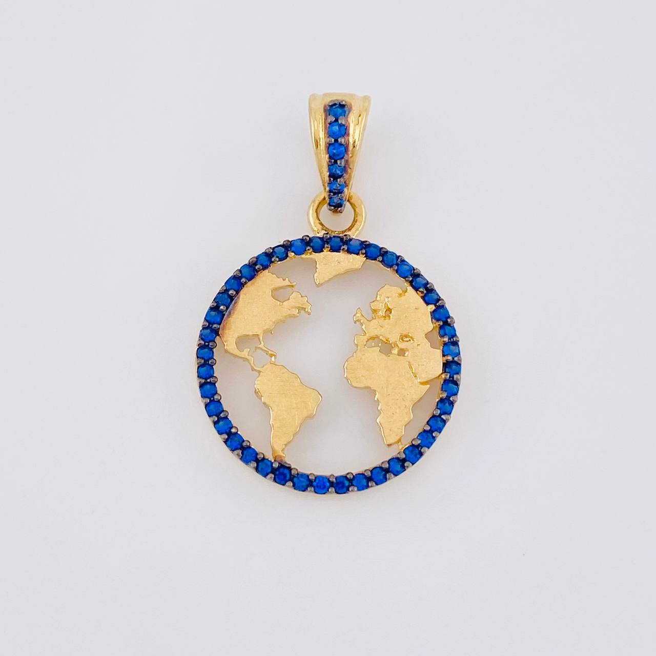 Dije Silueta Tierra 1.95g / 2.5cm Oro Amarillo 18K