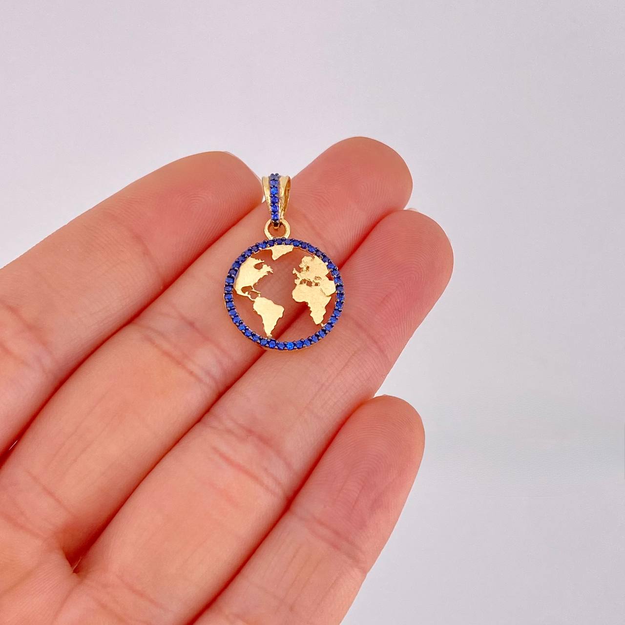 Dije Silueta Tierra 1.95g / 2.5cm Oro Amarillo 18K