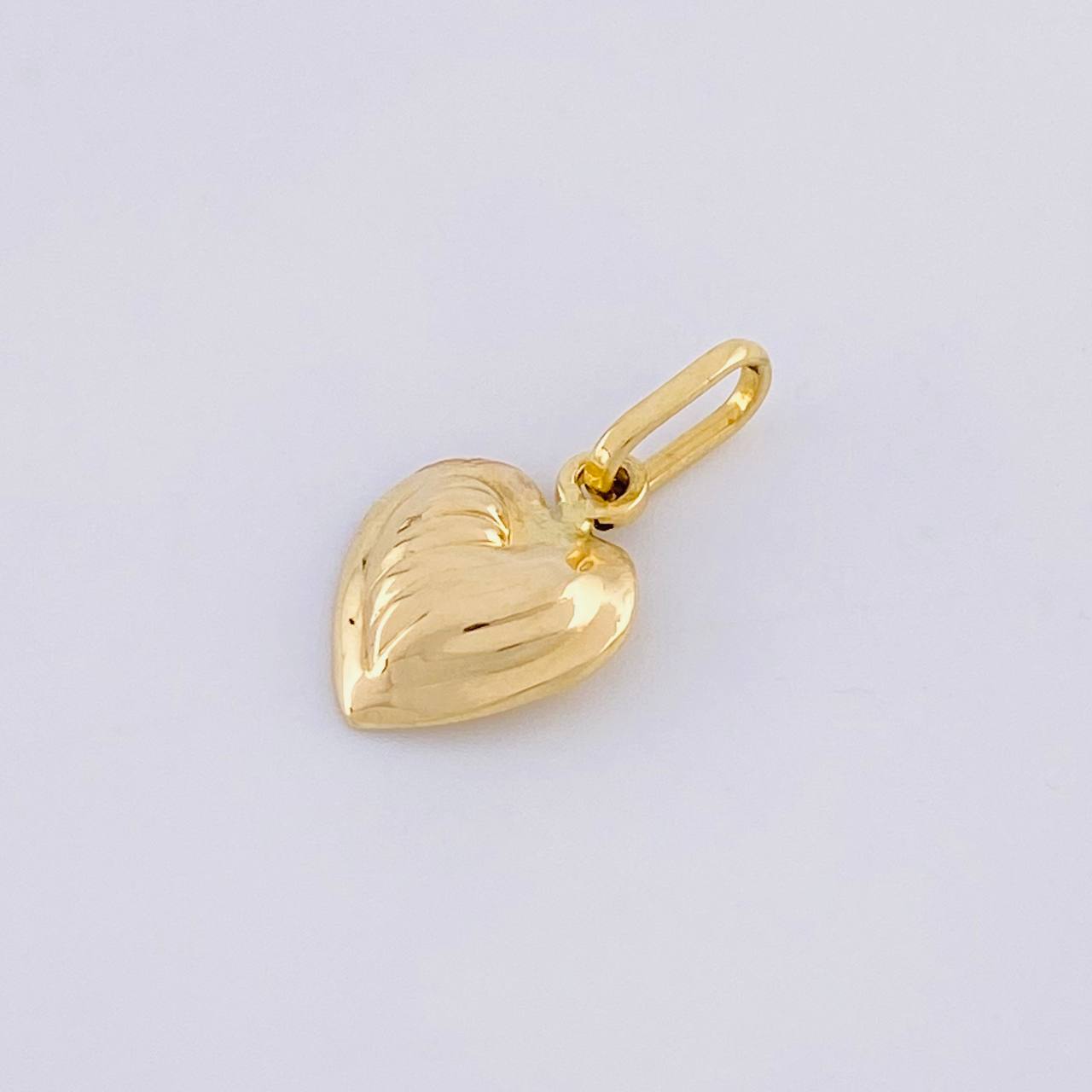 Dije Corazón Sobresalto Lineal 0.45g / 1.6cm Oro Amarillo 18K
