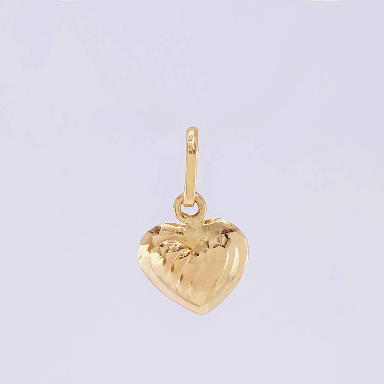 Dije Corazón Sobresalto Lineal 0.45g / 1.6cm Oro Amarillo 18K