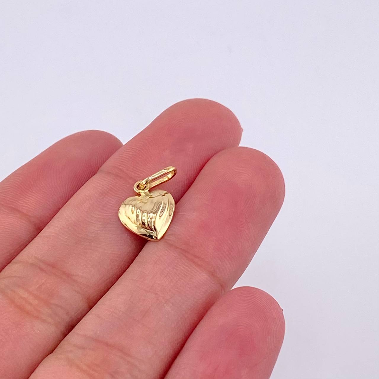 Dije Corazón Sobresalto Lineal 0.45g / 1.6cm Oro Amarillo 18K