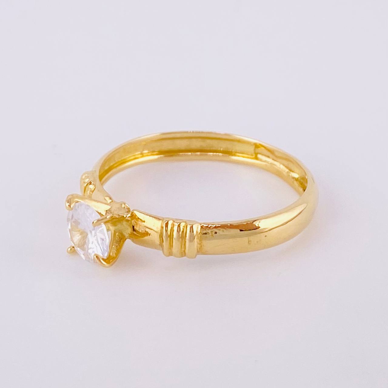 Anillo Solitario Trio Lineas 1.7g / T6 3/4 Oro Amarillo 18K