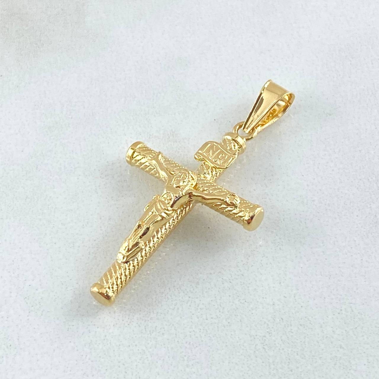 Dije Cruz Cristo 1.3gr / 3.4cm / Oro 18K