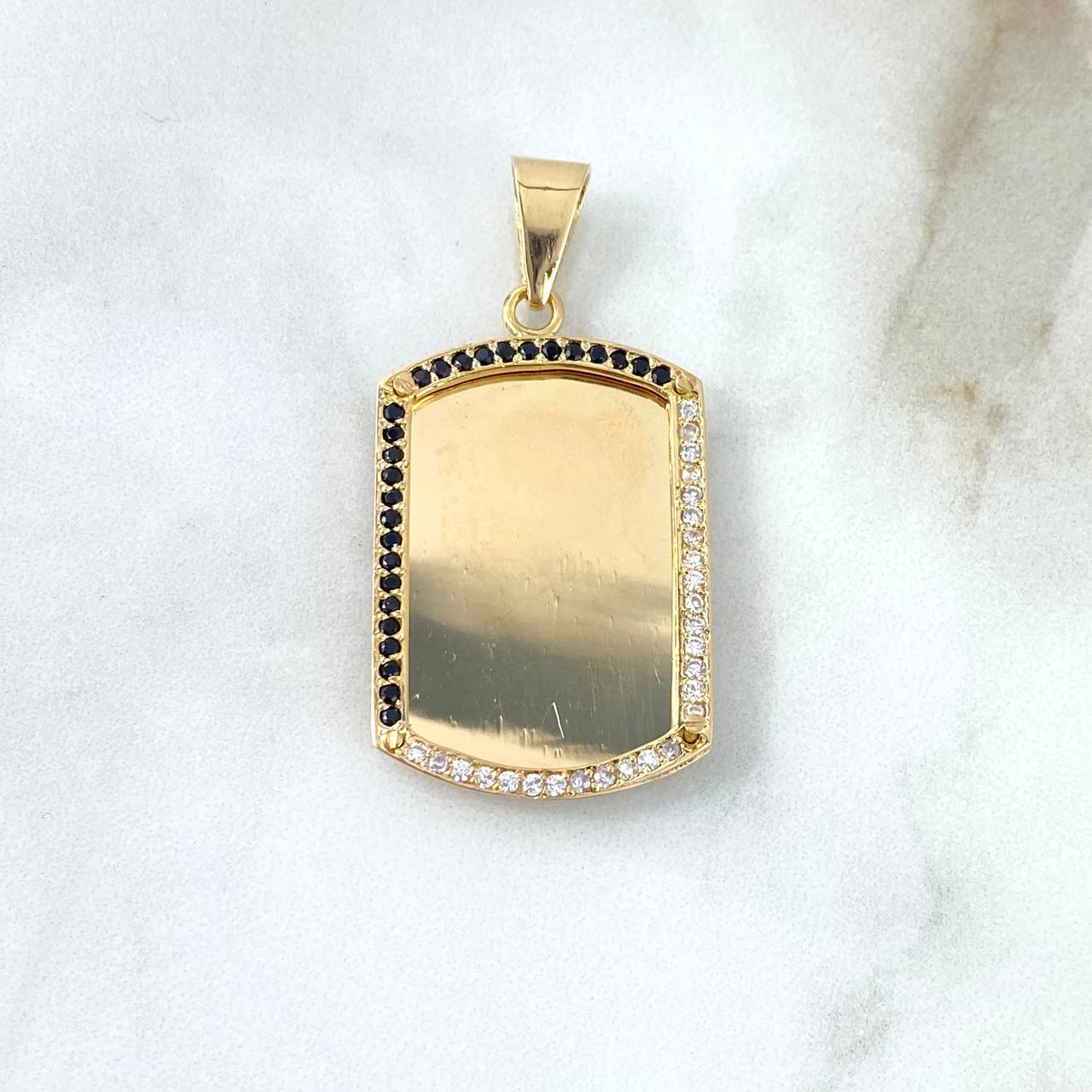 Dije Placa Rectangular Curva 11.85gr / 4.8cm / Circones Blancos Negros Oro Amarillo