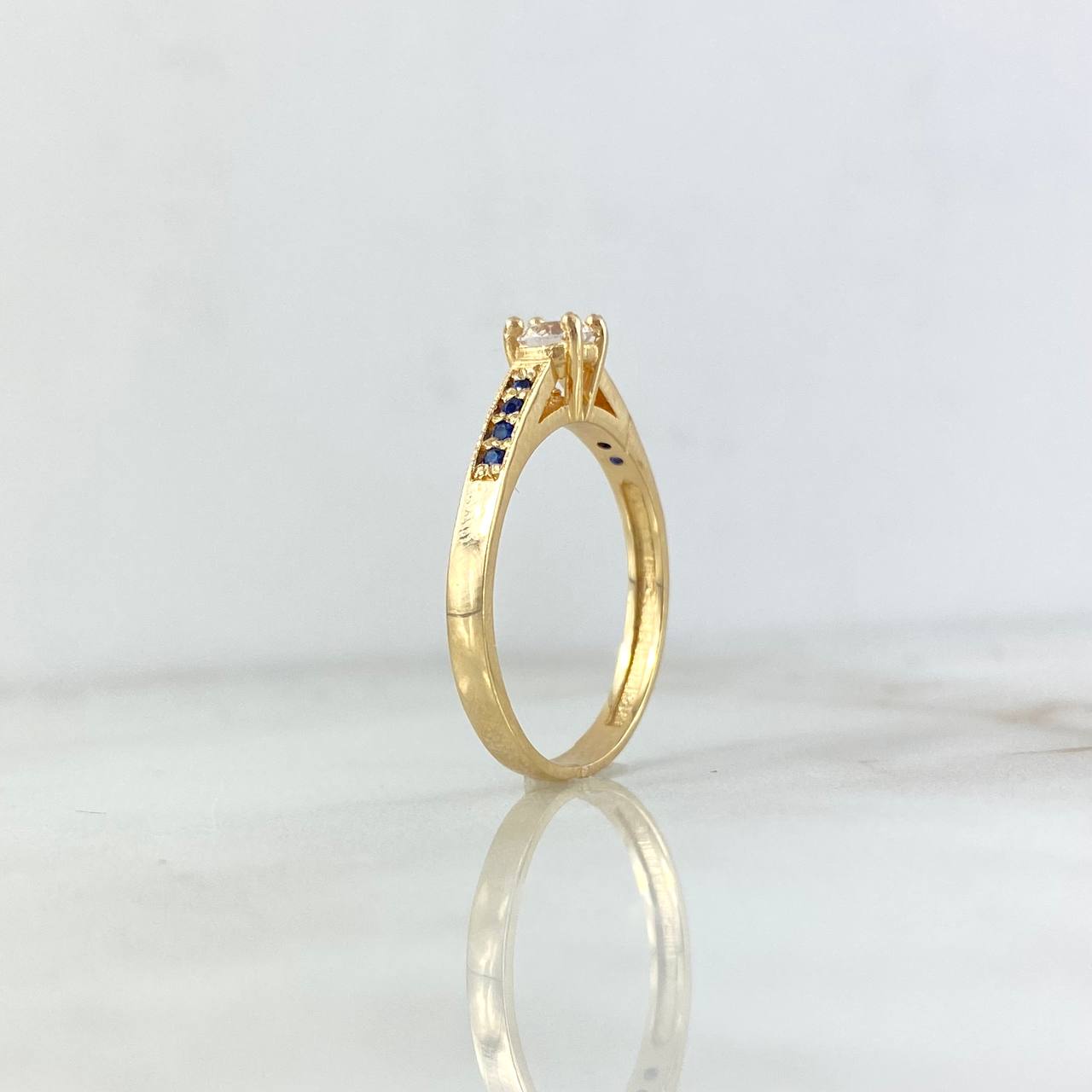 Anillo Solitario Cuatro Puntos 2.4gr / T7 / Circones Azules Blanco Oro Amarillo