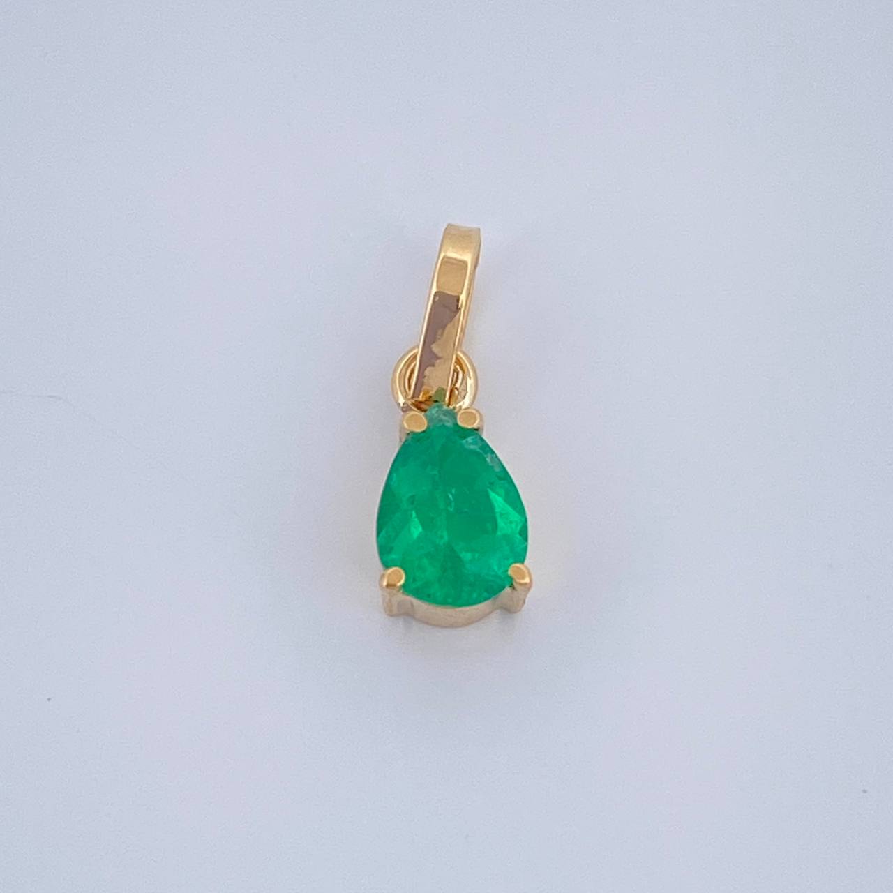 Dije Lagrima Esmeralda 35Pts 0.5gr / 1.4cm / Oro Amarillo 18K %