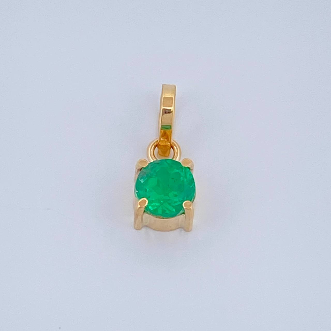 Dije Redondo Esmeralda 43Pts 0.45gr / 1.1cm / Oro Amarillo 18K %