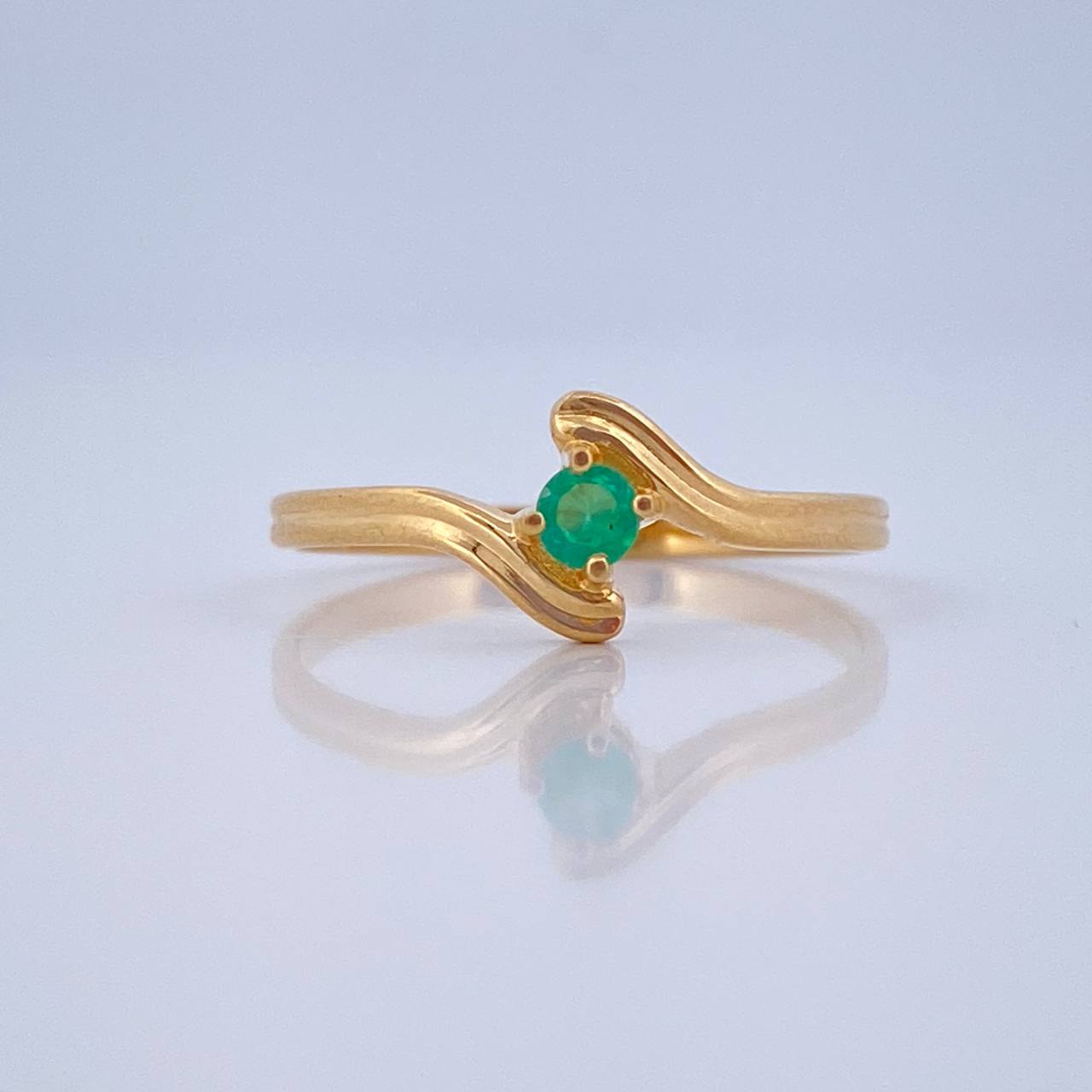 Anillo Aro Curvo Esmeralda 12Pts 1.75gr / T7 1/2 / Oro Amarillo 18K %