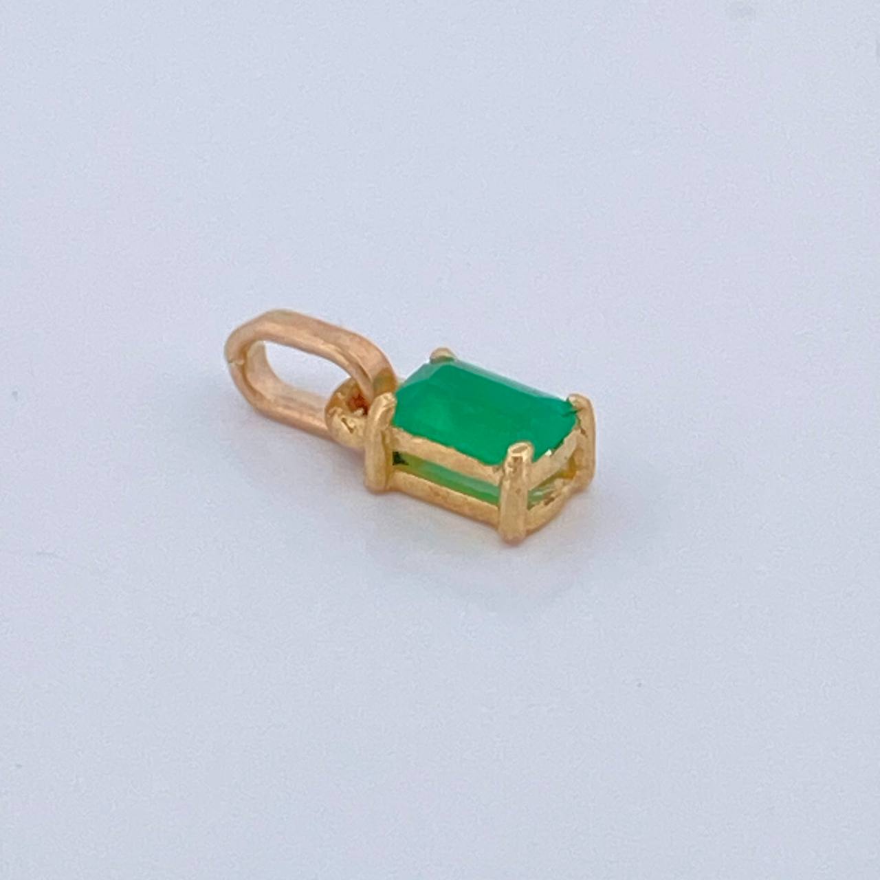 Dije Rectangular Esmeralda 60Pts 0.5gr / 1.1cm / Oro Amarillo 18K %