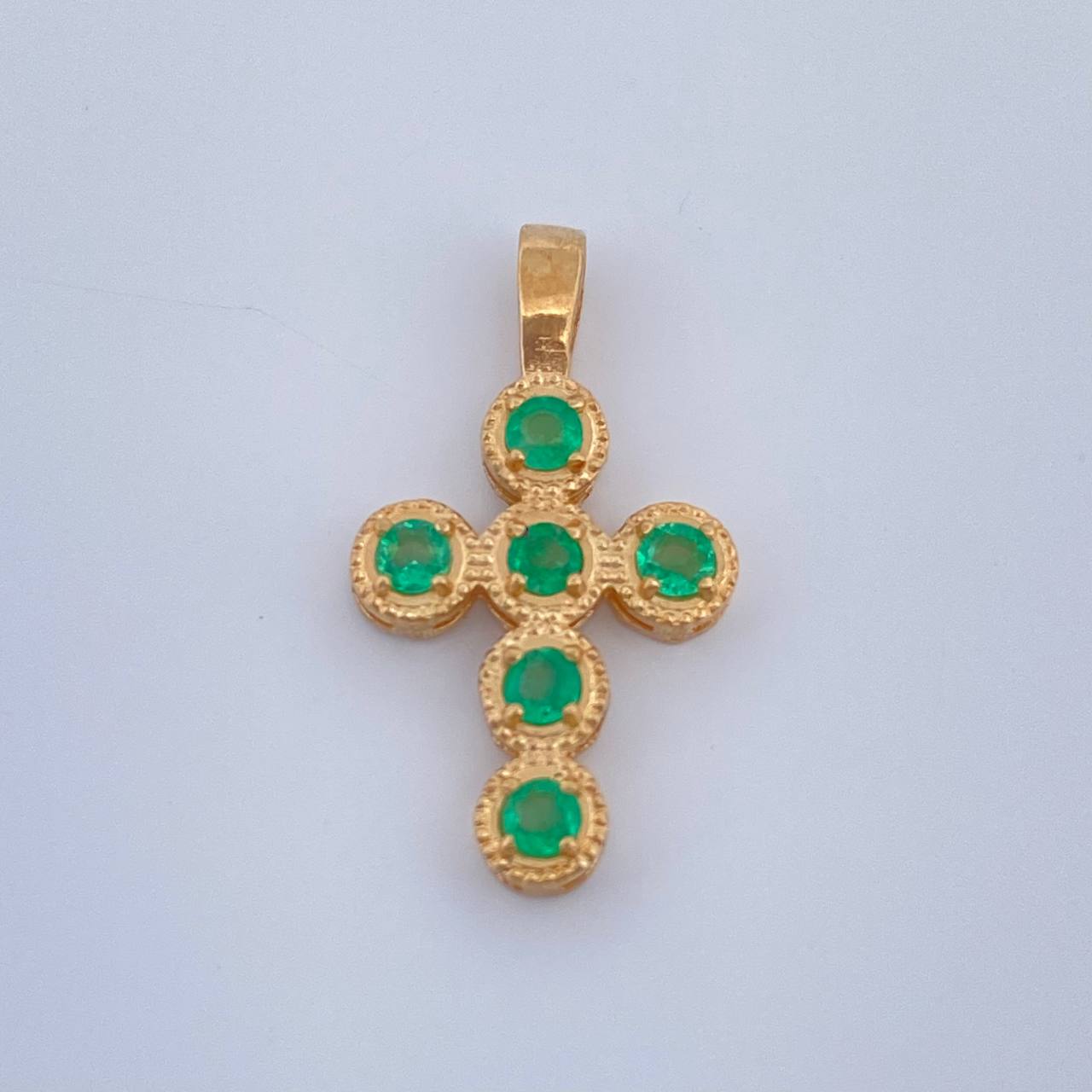 Dije Cruz Esferas Esmeraldas 20Pts 1.15gr / 2cm / Oro Amarillo 18K %