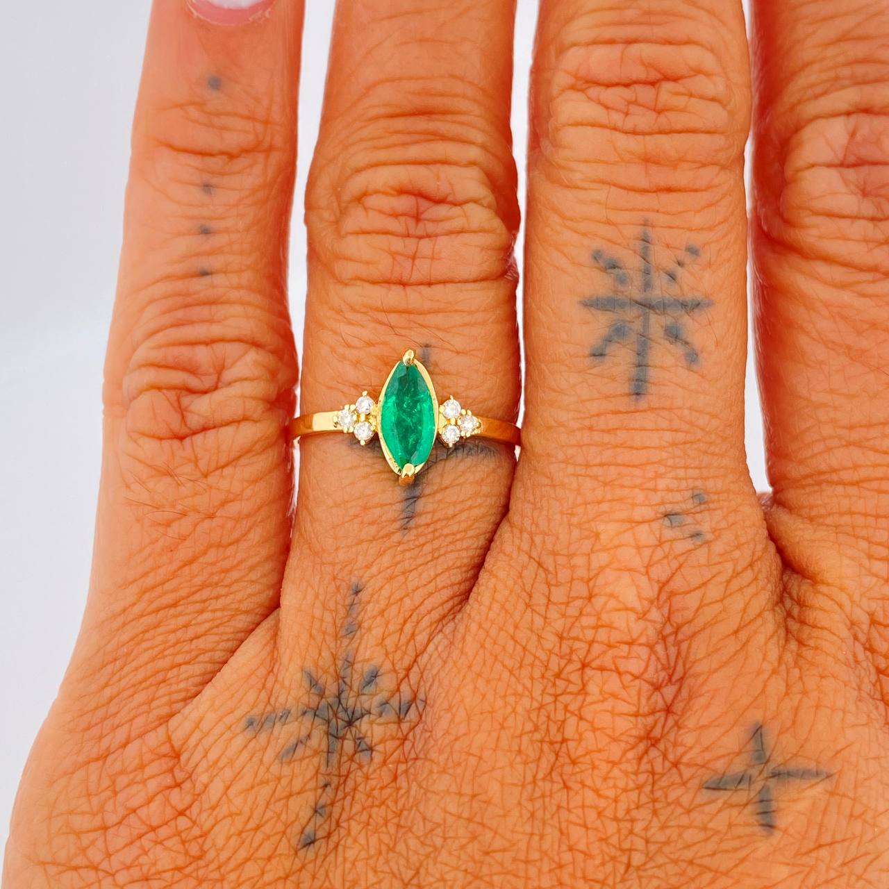 Anillo Ojo De Gato Esmeralda 70Pts Diamantes 15Pts 2.05gr / T7 1/4 / Oro Amarillo 18K %