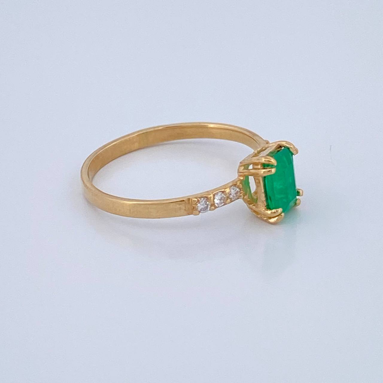 Anillo Churumbela Rectangulo Esmeralda 70Pts Diamantes 15Pts 1.75gr / T7 / Oro Amarillo 18K %