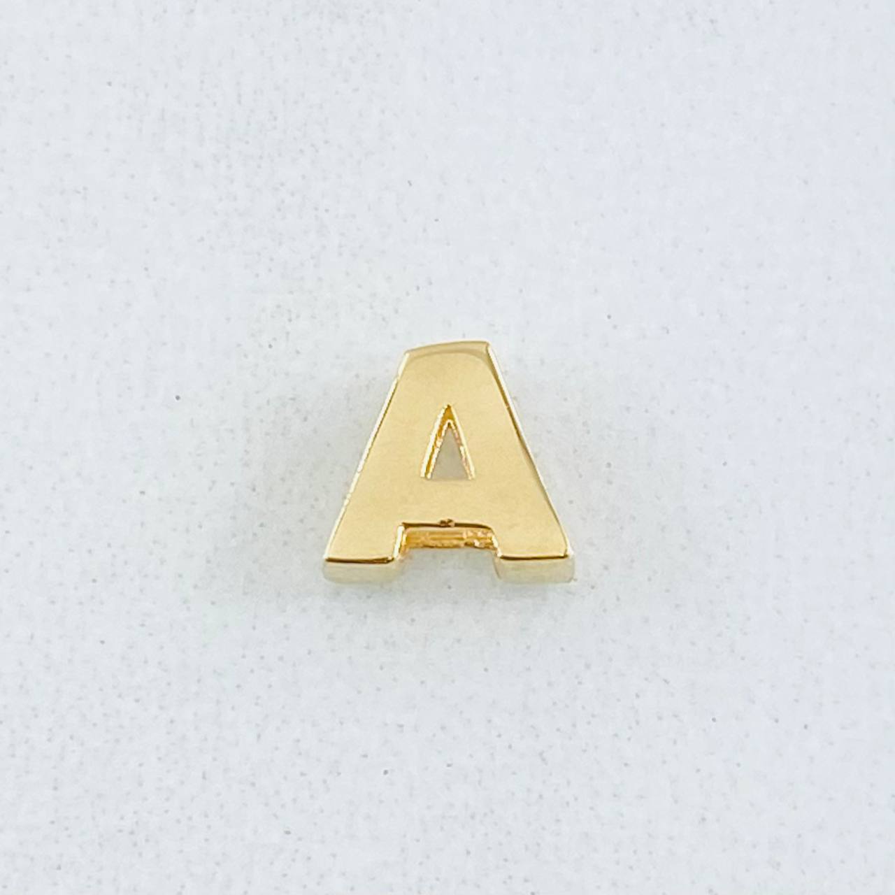 Herraje Letra A 0.3gr / 0.6cm / Oro Amarillo 18K ©
