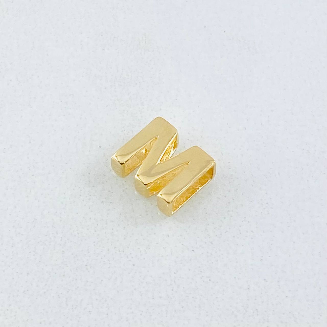 Herraje Letra M 0.4gr / 0.6cm / Oro Amarillo 18K