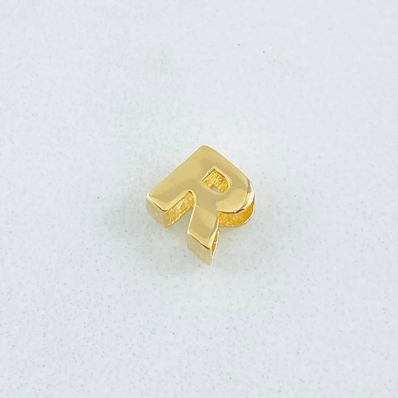 Herraje Letra R 0.35gr / 0.6cm / Oro Amarillo 18K ©