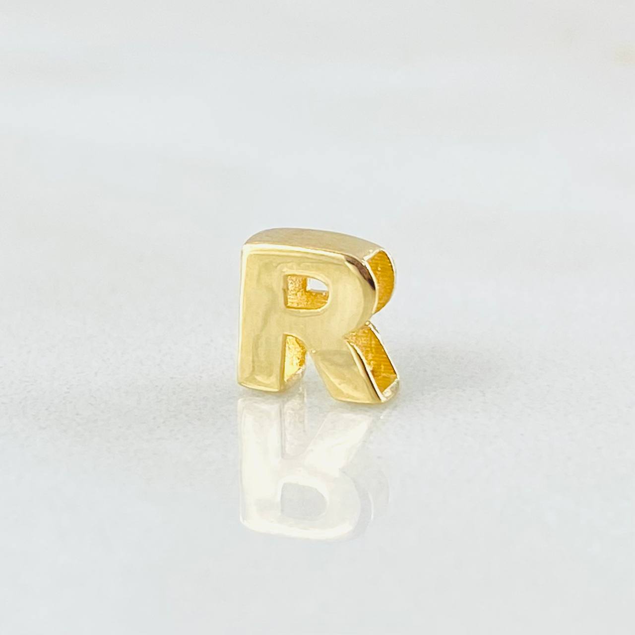 Herraje Letra R 0.35gr / 0.5cm / Oro Amarillo 18K