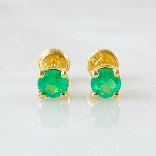 Topos Caja Cuatro Garras 45pts Esmeraldas 1.25gr / 4.85mm Oro Amarillo 18K *