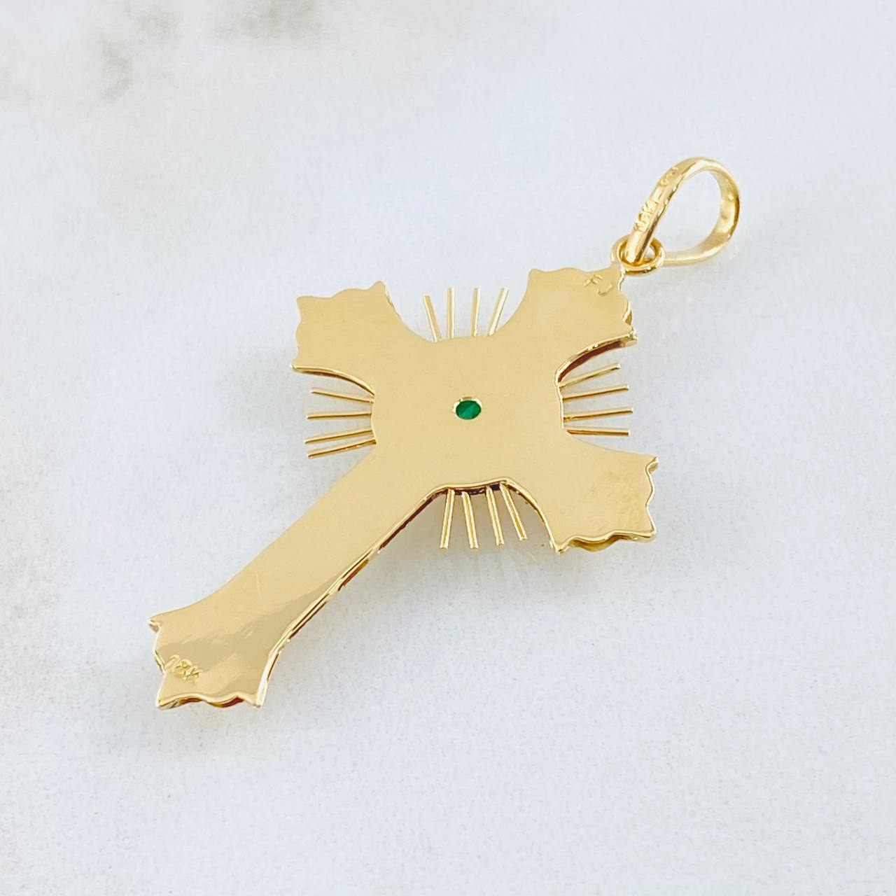 Dije Crúz de Altar Esmeralda 60pts 4gr / 4.1cm / Oro Amarillo 18K ©