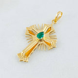 Dije Crúz de Altar Esmeralda 18pts 1.8gr / 3.2cm / Oro Amarillo 18K ©