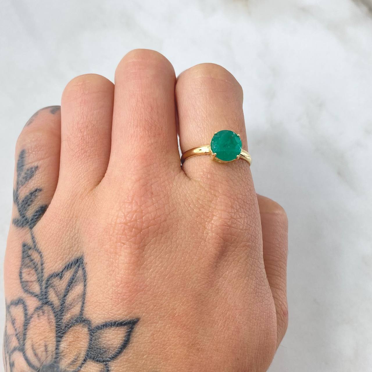 Anillo Solitario Canasta Circular Esmeralda 1.9 Qts 2.15gr / T6 1/2 / Oro Amarillo 18K ©
