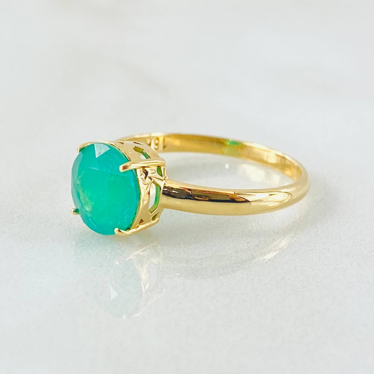 Anillo Solitario Canasta Circular Esmeralda 1.9 Qts 2.15gr / T6 1/2 / Oro Amarillo 18K ©