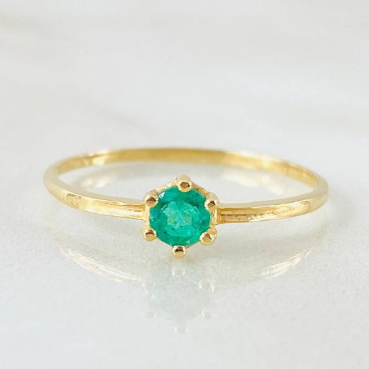 Anillo Solitario Liso Seis Garras Esmeralda 35pts 1.35gr / T9 / Oro Amarillo 18K ©