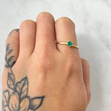 Anillo Solitario Liso Seis Garras Esmeralda 35pts 1.35gr / T9 / Oro Amarillo 18K ©