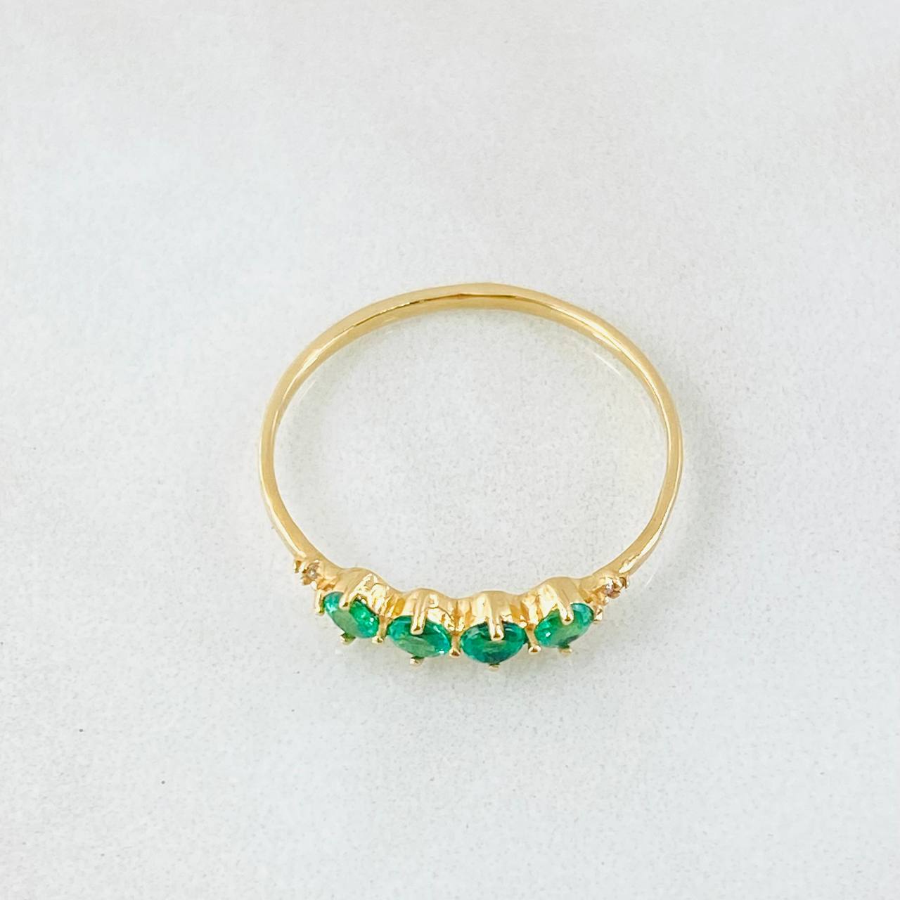Anillo Cuarteto de Puntos Esmeraldas 22pts Diamantes 6pts 1.15gr / T7 1/4 / Oro Amarillo 18K ©
