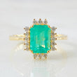 Anillo Rectangulo Bordeado Esmeralda 1.7 Qts Diamantes 19pts 3.35gr / T6 1/2 / Oro Amarillo 18K ©