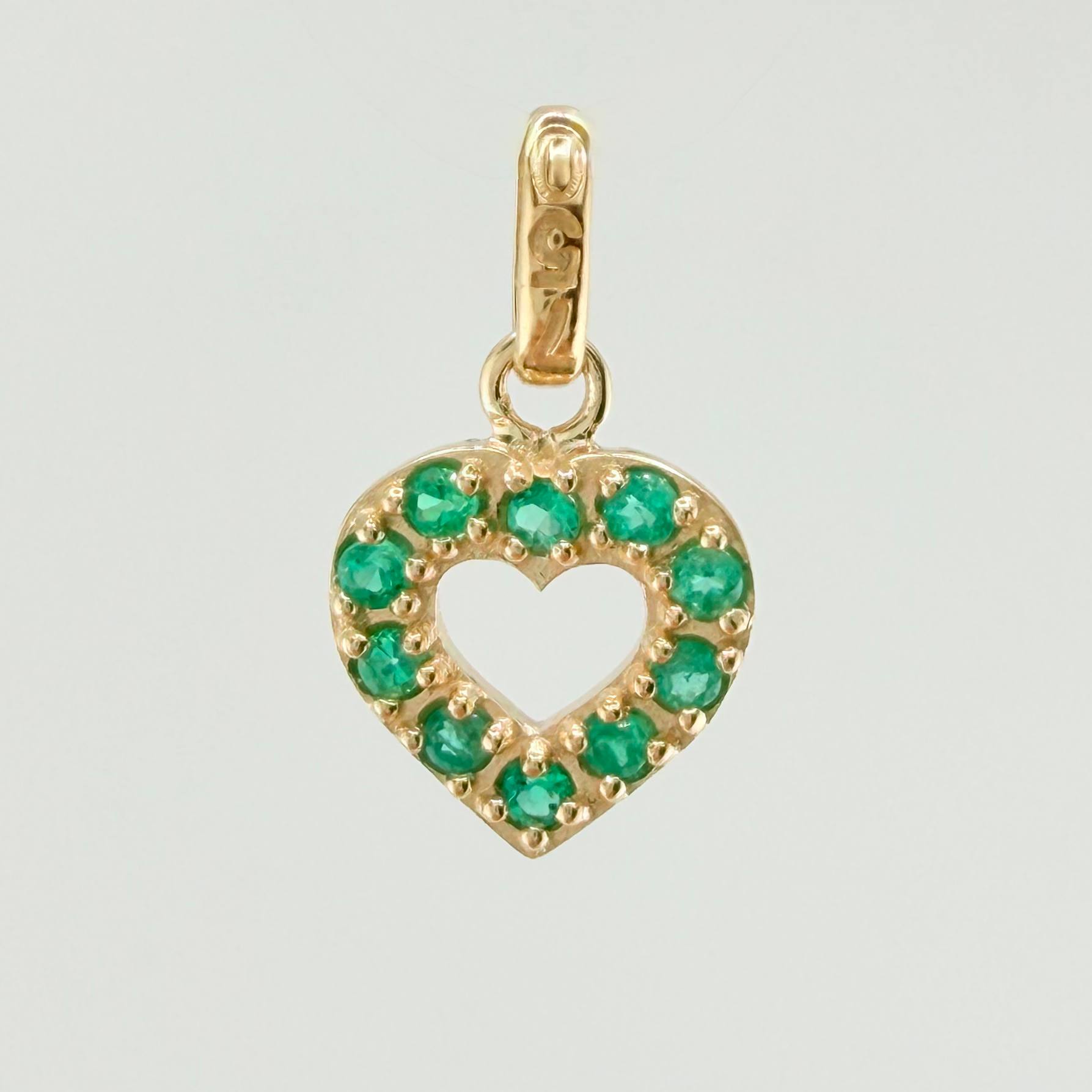 Dije Corazon Borde Grueso Esmeraldas 18pts 1.4gr / 1.7cm / Oro Amarillo 18K ©