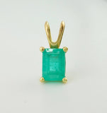 Dije Rectangulo Abultado Esmeralda 1 Qts 1gr / 1.4cm / Oro Amarillo 18K ©