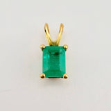 Dije Rectangulo Abultado Esmeralda 1 Qts 1gr / 1.4cm / Oro Amarillo 18K ©