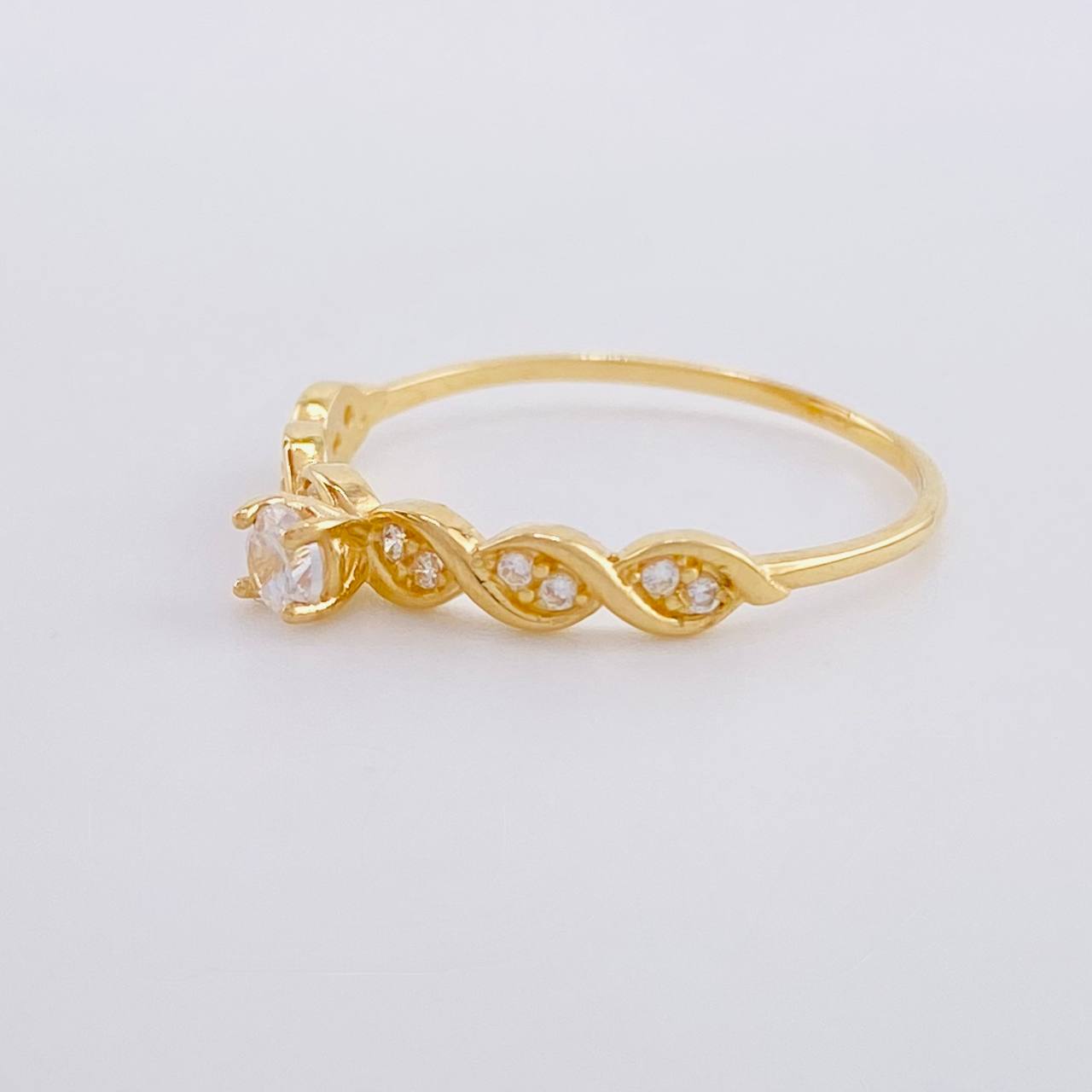 Anillo Solitario Trenzado 1.15g / T6 Oro Amarillo 18K