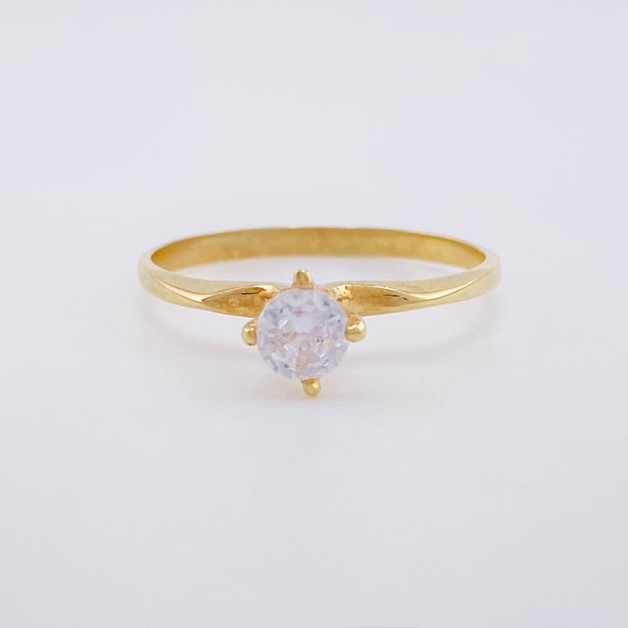 Anillo Solitario Abrazado 1.65g / T7 3/4 Oro Amarillo 18K