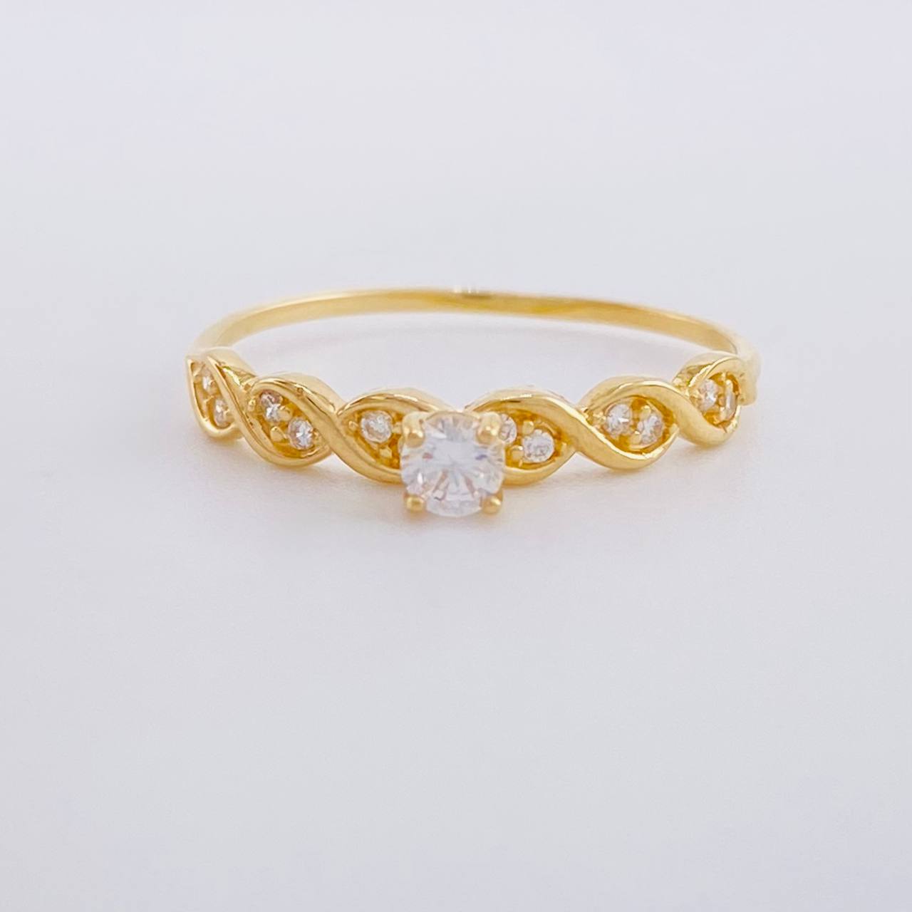 Anillo Solitario Trenzado 1.15g / T6 Oro Amarillo 18K
