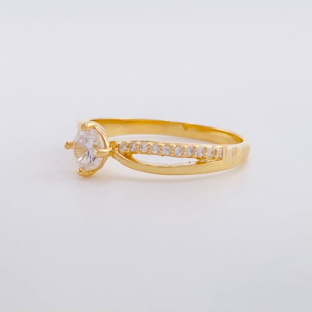Anillo Solitario Entrelazado 2.4g / T7 Oro Amarillo 18K