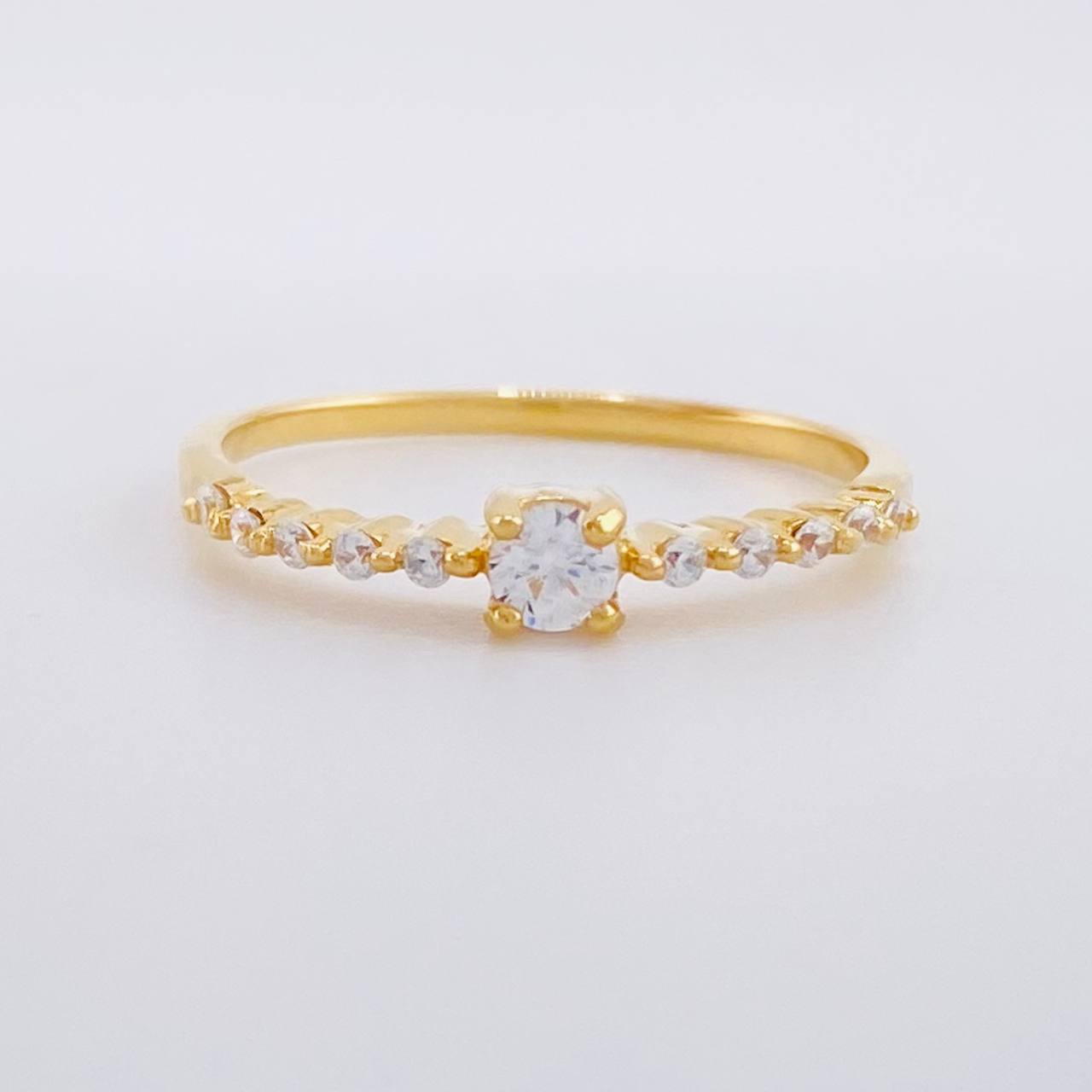 Anillo Solitario Carril Trinity 1.4g / T5 1/2 Oro Amarillo 18K