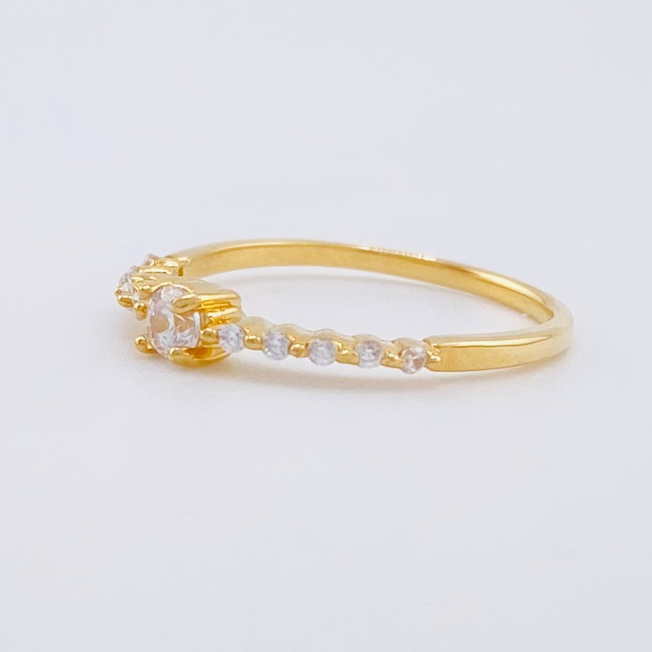 Anillo Solitario Carril Trinity 1.4g / T5 1/2 Oro Amarillo 18K