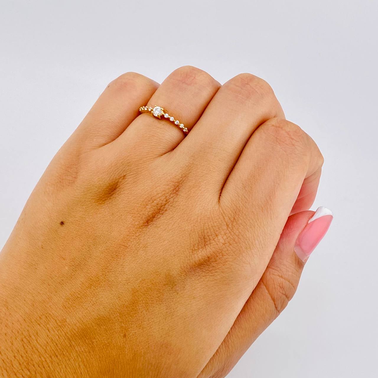 Anillo Solitario Carril Trinity 1.4g / T5 1/2 Oro Amarillo 18K