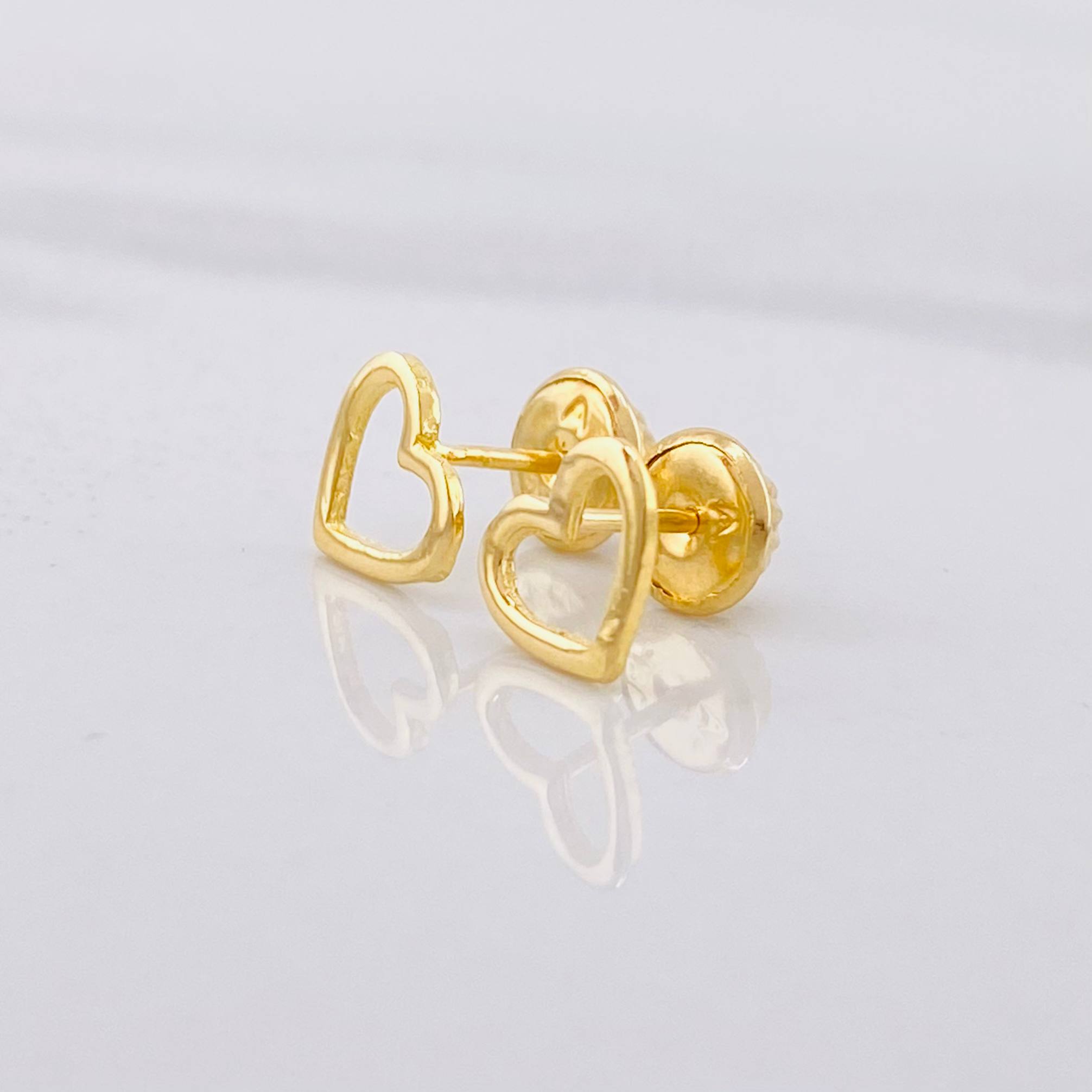 Topos Silueta Corazón 0.65g / 6.2mm Oro Amarillo 18K