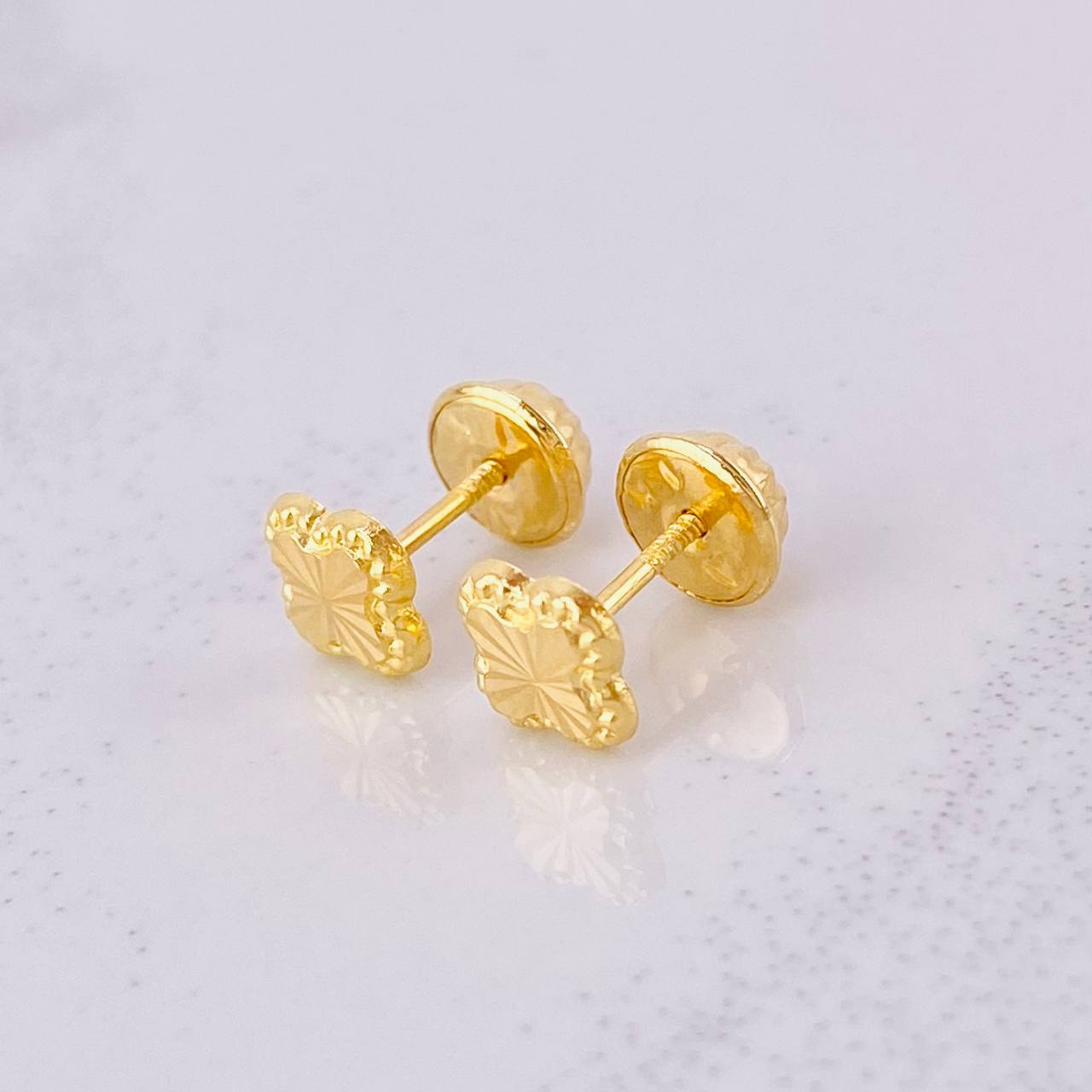 Topos Trébol Diamantado 0.45g / 5.2mm Oro Amarillo 18K